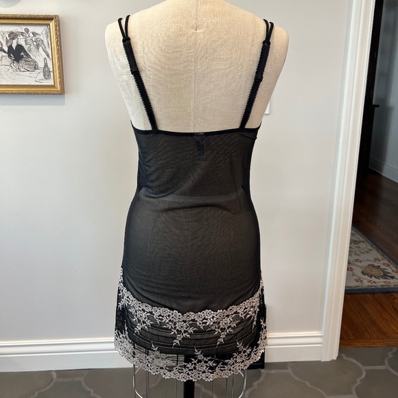 Black Lace Lingerie - Picture 2 of 4